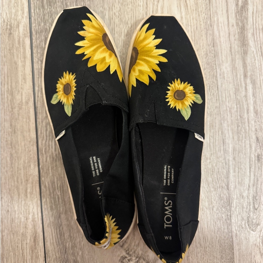 TOMS Women's Black and Yellow Sunflower Flats - Picture 3 of 4